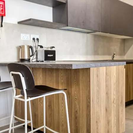 14-hosted By Sweetstay Apartment *